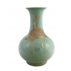 1029  A Qian-Long celadon engraved crane vase 