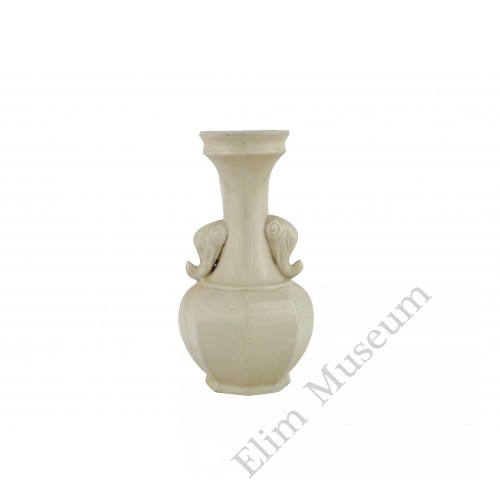 1199 A Pre-Song period white glaze double handles vase  