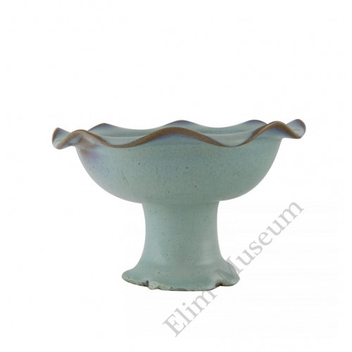 1121  A Song Dynasty Jun-Ware ivory glaze high stem bowl