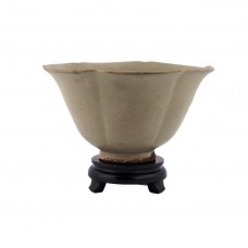 1131 A Pre- Song celadon glaze lotus shaped bowl