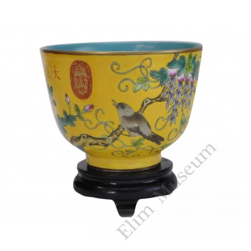 1133 A fengcai bowl with birds and flowers 