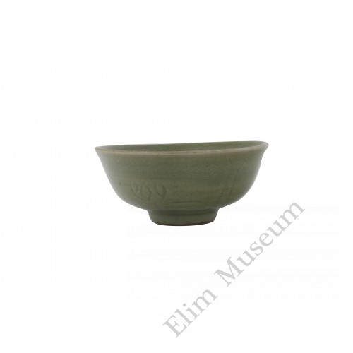 1119   Ming Long-Quan celadon glaze bowl with "anhua"