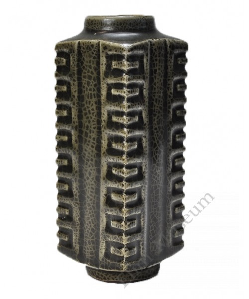 1144 A Long-Quan black clay celadon vase 