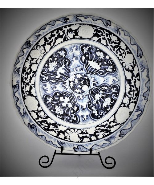 1446-2 A Yuan B&W florist and Cross pattern charger