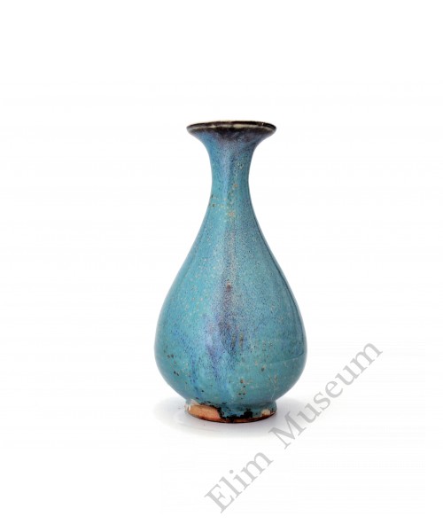 1542 A Jun-Ware blue glaze Yuhuchun vase   