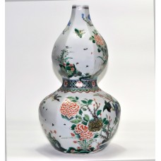 1155  A  Kang-Xi Wucai  gourd vase with birds and flowers (2)