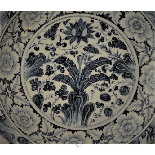 1558  A B&W banana leaf & rock with lotus pattern plate