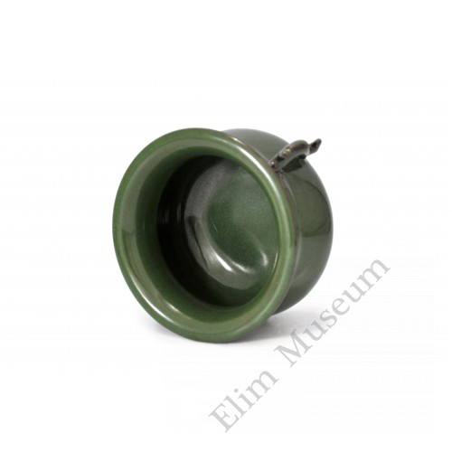 1575 An olive green Guan-ware incenser