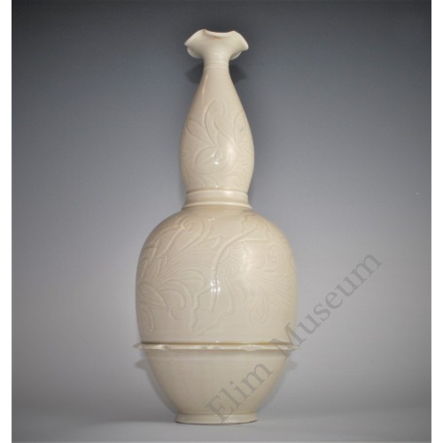 1601 A Ding-Ware white glaze carved lotus pattern gourd vase  