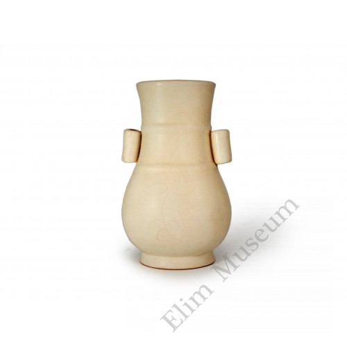 1606 A Dingware carved lotus two handles vase  