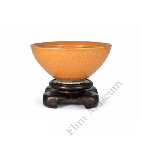 1617 A Jizhou-ware yellow glaze playing-babe bowl 	   