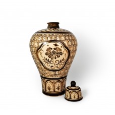 1630 A Cizhou-Ware lidded meiping with peony & dragonfly 