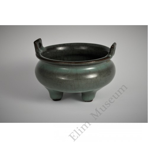1645 A Guan-ware double handled incenser