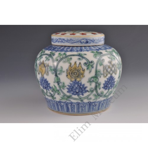 1647 A Dou-cai "eight-treasures"pattern lidded jar   