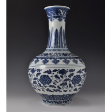 1648  A b&w scrolling lotus pattern long neck vase