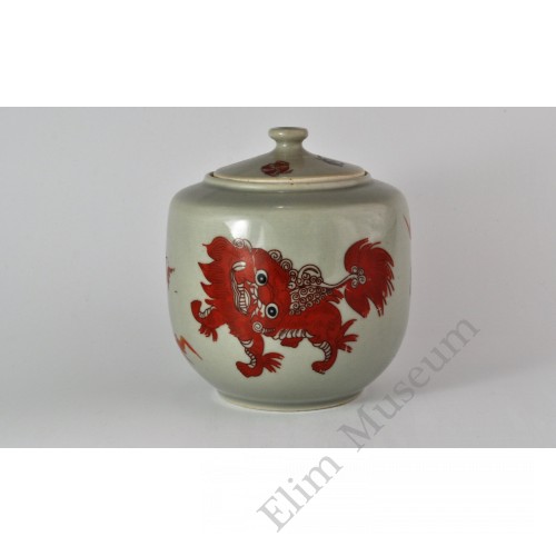 1654 A Iron-Red glaze lidded jar with auspicious lions   