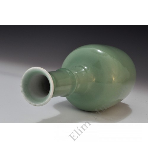 1655 A Pea-Green glaze long neck vase   