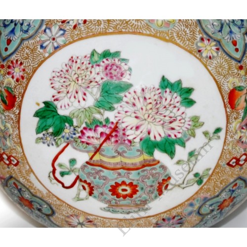 1166 A Yangcai Gallbladder vase floral décor  