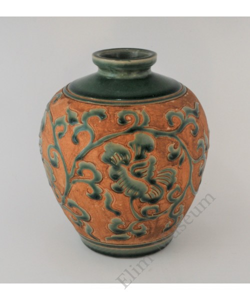 1686 A long-quan carved florist pattern vase  