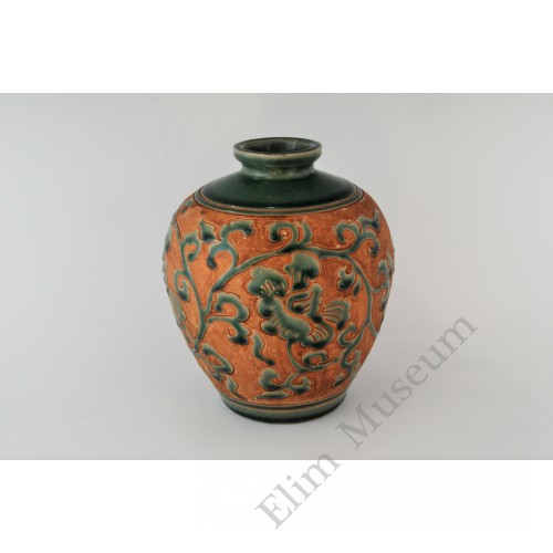 1686 A long-quan carved florist pattern vase  