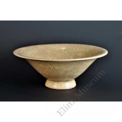 1688 A Ge-ware burnt-rice yellow glaze crackle conical bowl   