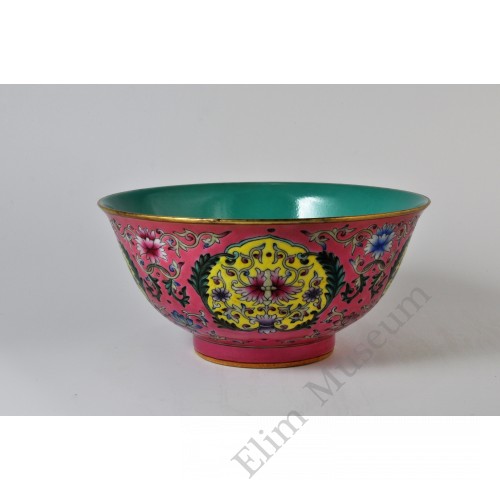 1698： A Yancai florist bowl 