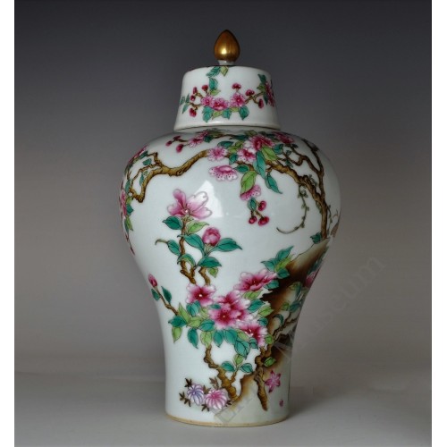 1701 A  famille rose covered vase