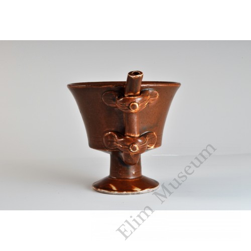 1719　A brown glaze inhaling tea cup  