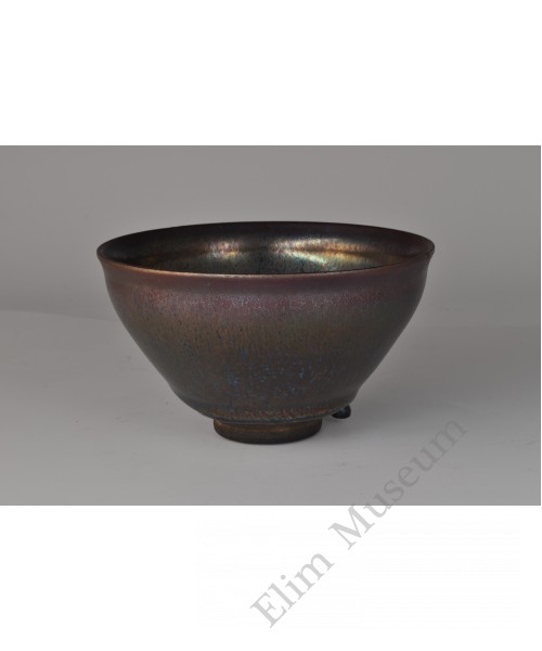 1737 A grooved stoneware tea bowl with silver-brown streaks and mark of "Taizong“ 