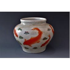 1749  An overglaze polychrome porcelain jar         
