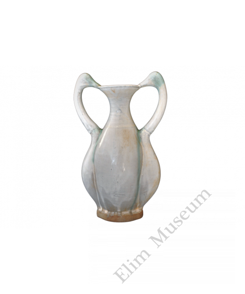 1759 A greenish white glaze vase  with goose head curved handles  