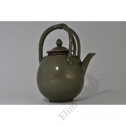 1773 A Yue-Ware Celadon Glaze Teapot　