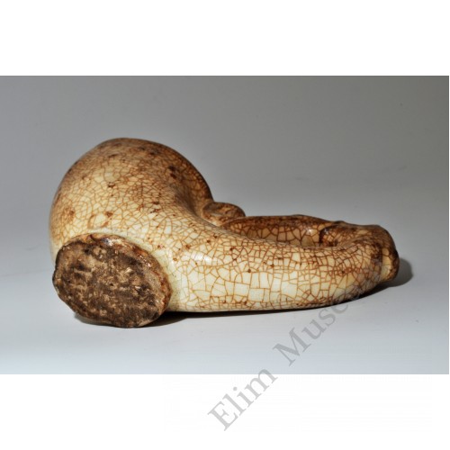 1775 A Ge-Ware Ox Horn Shape Wine Cup