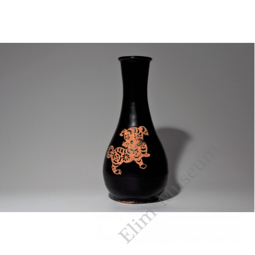 1776 A Blzck Glaze Carved Puppy  Jizhou-Ware Vase 