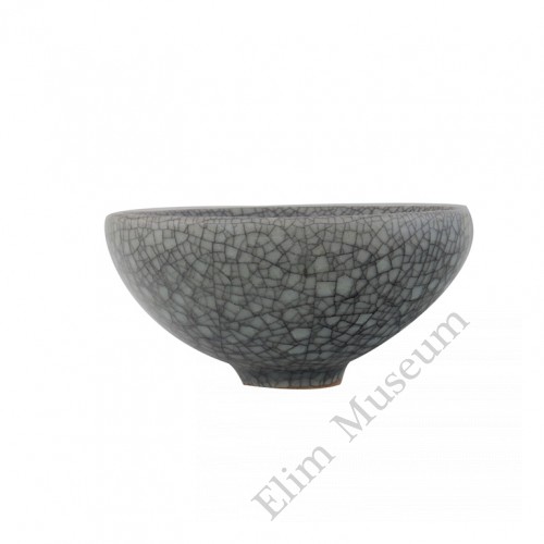 1180 A Song Dynasty Ge-Ware grey-blue glaze crackled bowl 