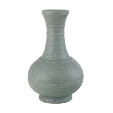 1190  A Qing Dynasty Qian-long period Ge-glaze vase