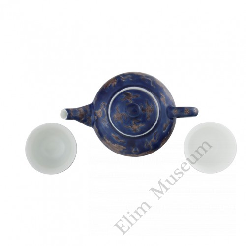 1196  A Kang-Xi sapphire blue engraved teapot 