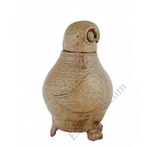 1339 A Yue-Ware owl shape lided wine pot