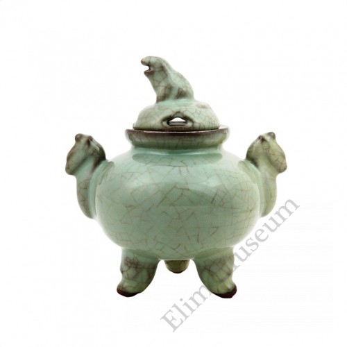 1248 A Song Guan-Ware incense burner with cover