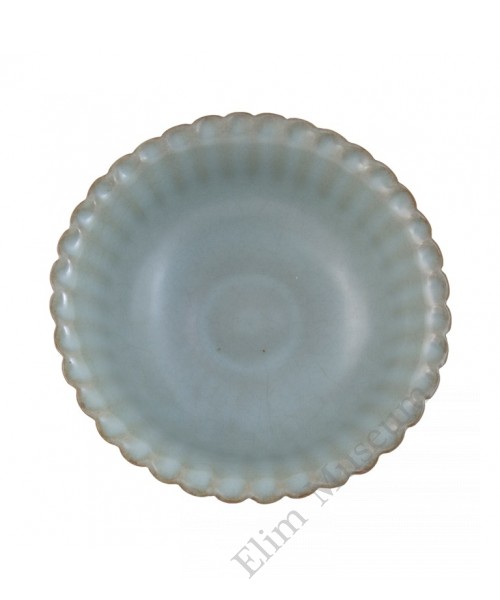 1278 Song Dynasty Guan-Ware grey-blue petal bowl
