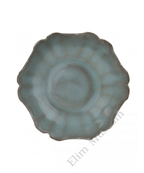 1283 Song Dynasty Guan-Ware grey-blue petal bowl 