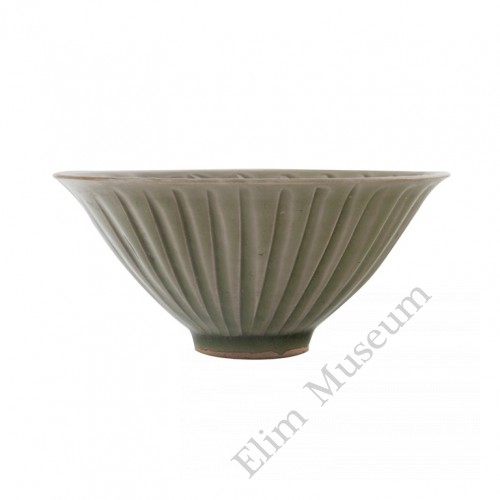 1303 A Song Dynasty Yaozhou-Ware carved flower bowl