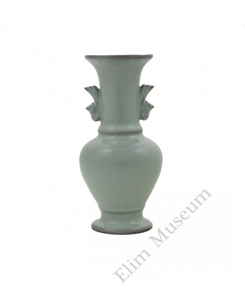 1307 Song Dynasty Guan-Ware olive green handled vase