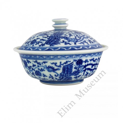 1308  A Ming Cheng-Hua B&W pheonex lidded bowl