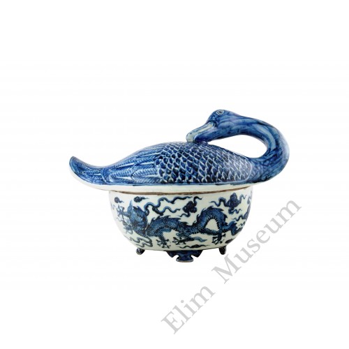 1320 A Ming Xuan-De period B&W duck shape soup tureen