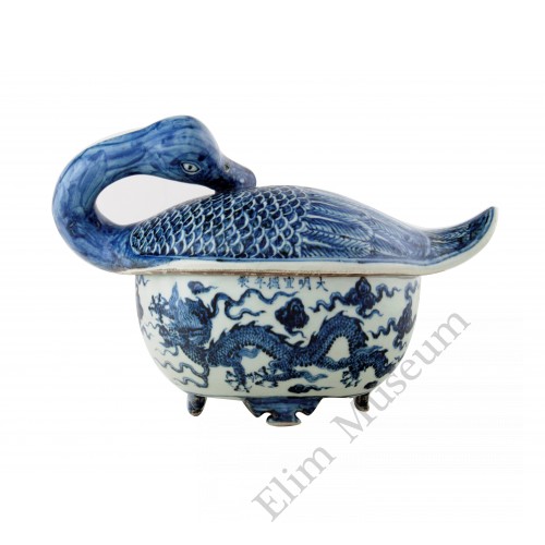 1320 A Ming Xuan-De period B&W duck shape soup tureen