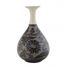 1326 A Cizhou-Ware carved Yuhuchun vase                                     