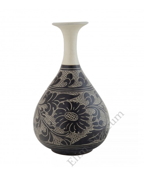 1326 A Cizhou-Ware carved Yuhuchun vase                                     