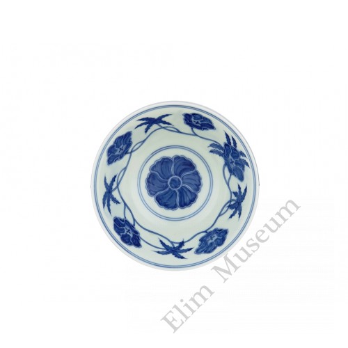 1352 A Ming underglaze blue mallow bowl (2)