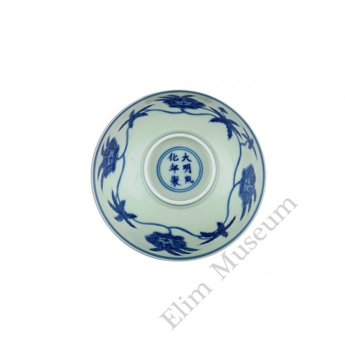 1352 A Ming underglaze blue mallow bowl (2)